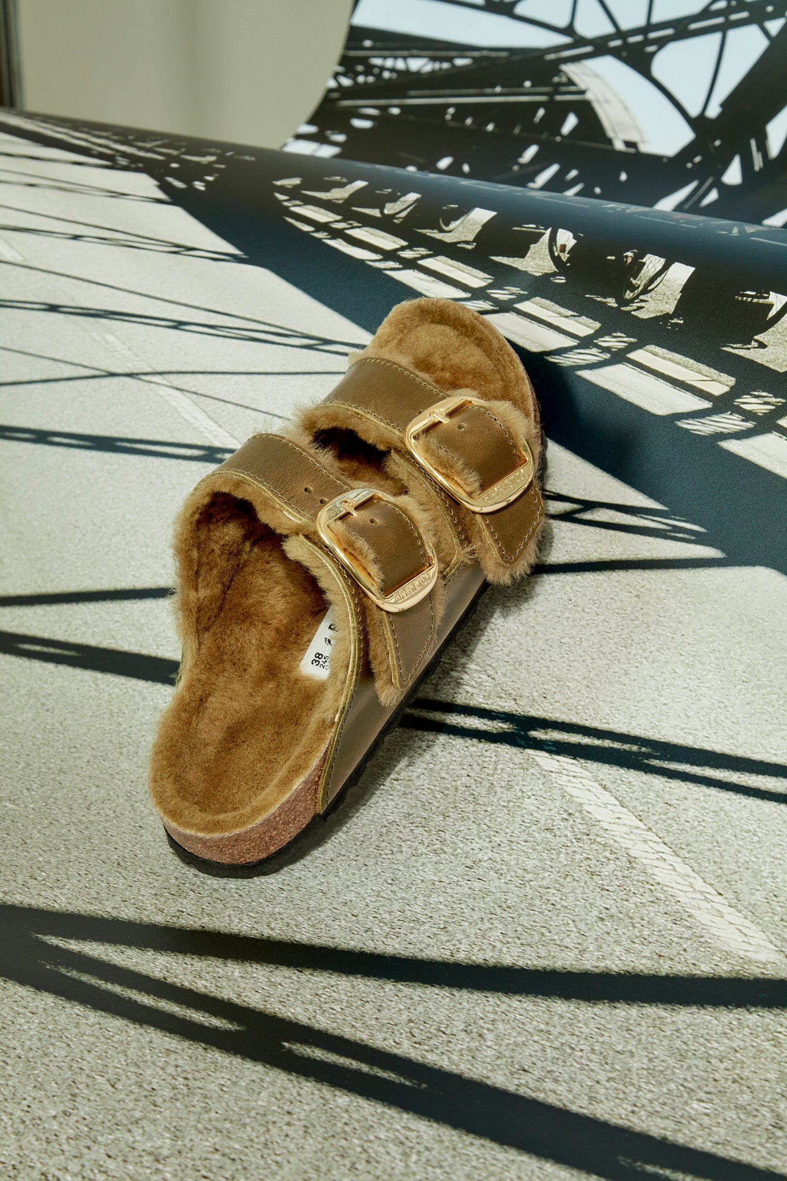 Arizona Big Buckle Shearling Olive – - Main Image